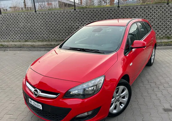 lubelskie Opel Astra cena 33888 przebieg: 206300, rok produkcji 2015 z Lublin